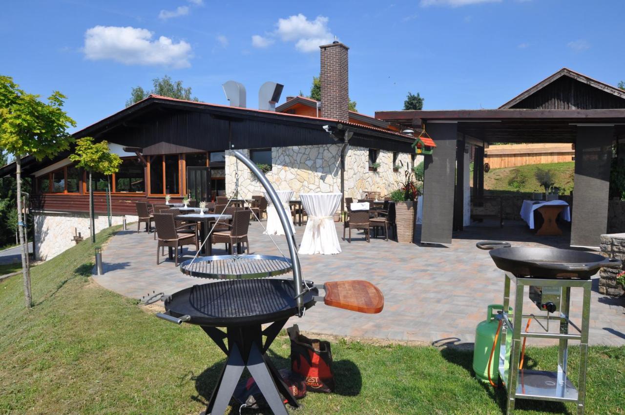 Guesthouse Dolinsek Sevnica ภายนอก รูปภาพ