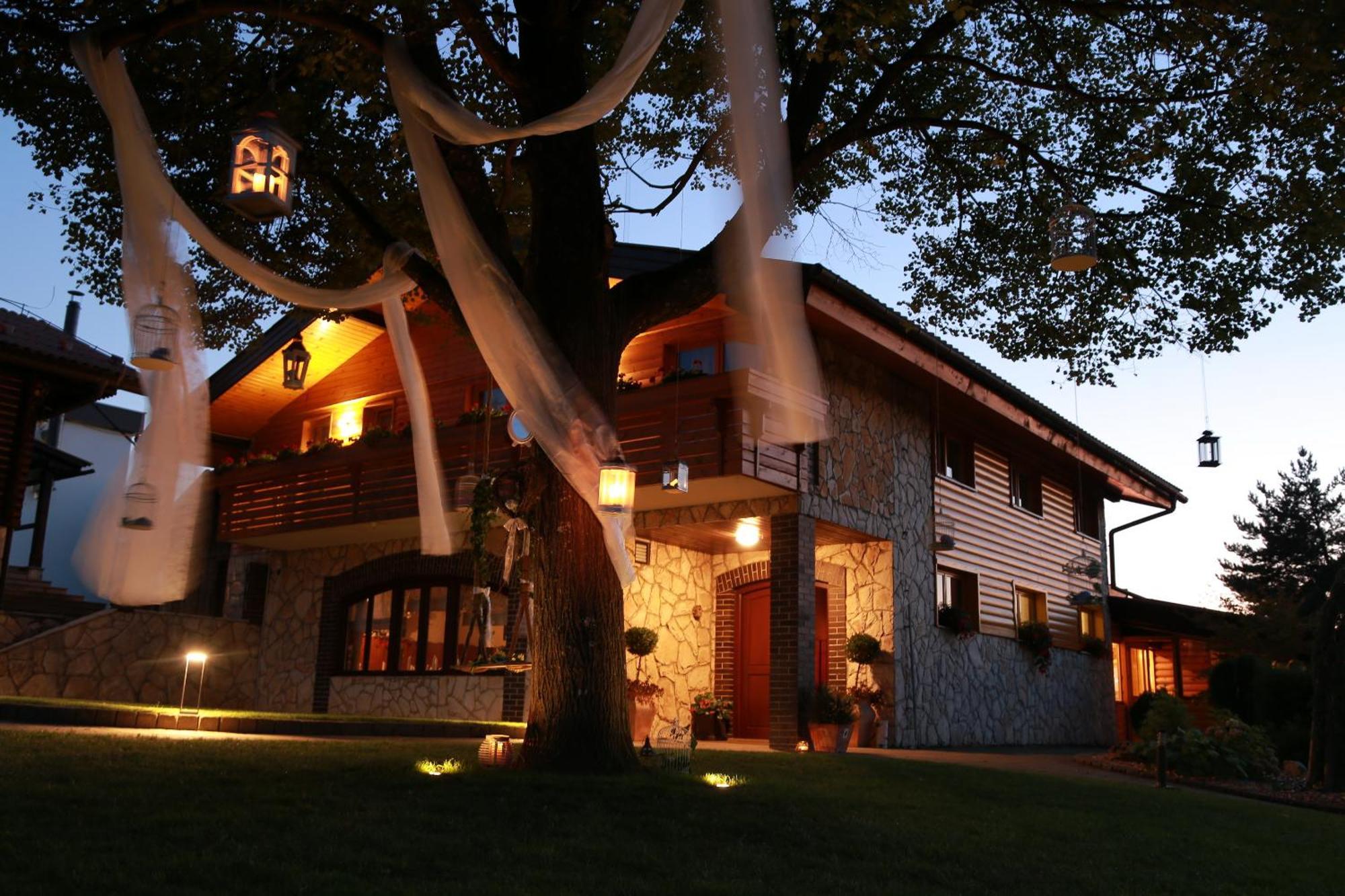 Guesthouse Dolinsek Sevnica ภายนอก รูปภาพ